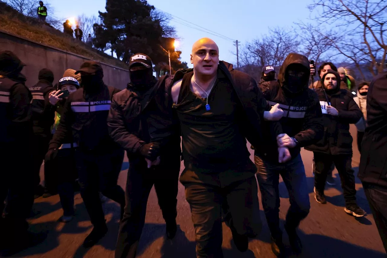 Géorgie : arrestation de deux meneurs de l'opposition lors d'une manifestation, condamnation de l'UE