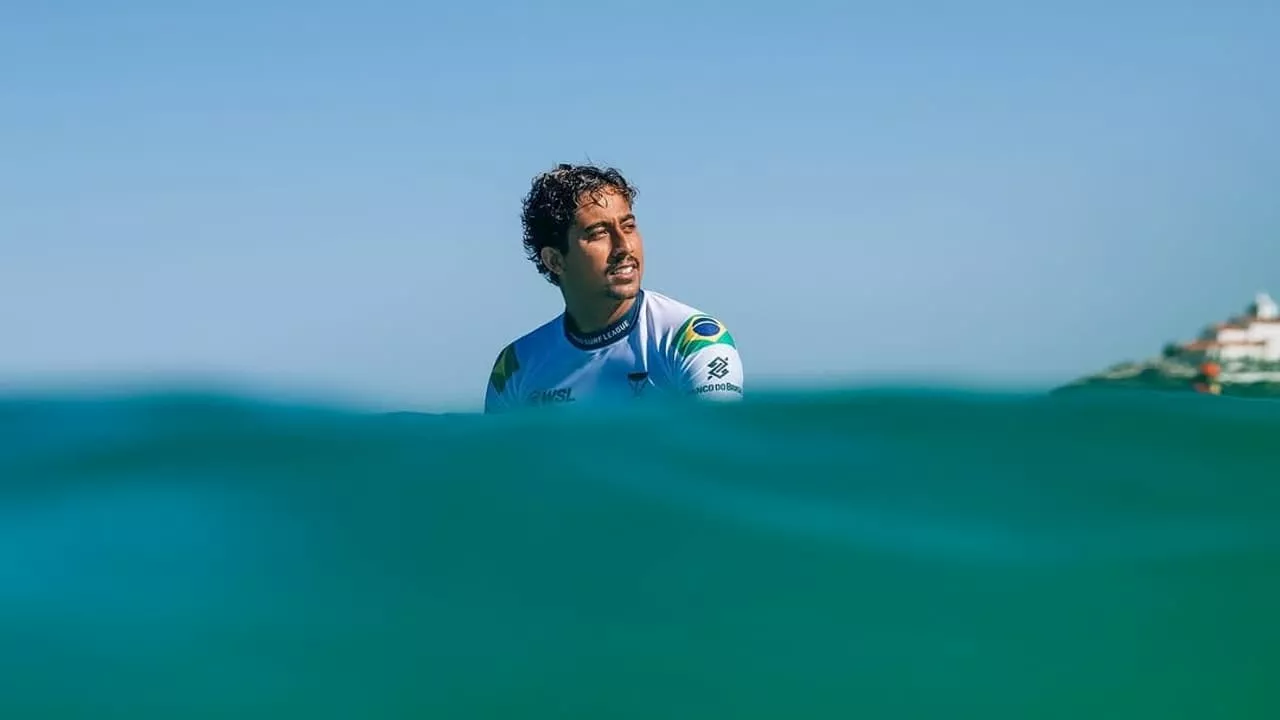 Brasileiro sofre acidente em Pipeline na WSL: 'Acabei perdendo os sentidos'