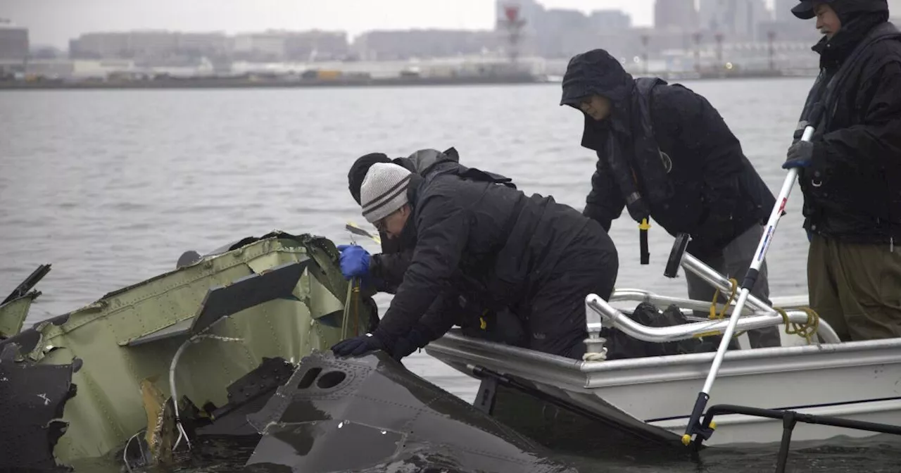 Salvage Crews Retrieve Plane Debris From Potomac River After Fatal Mid-Air Collision