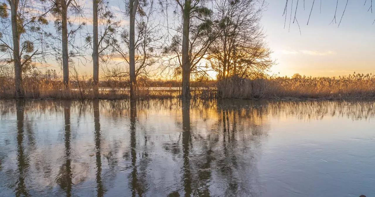 Le Soleil Souligne la France après les Inondations