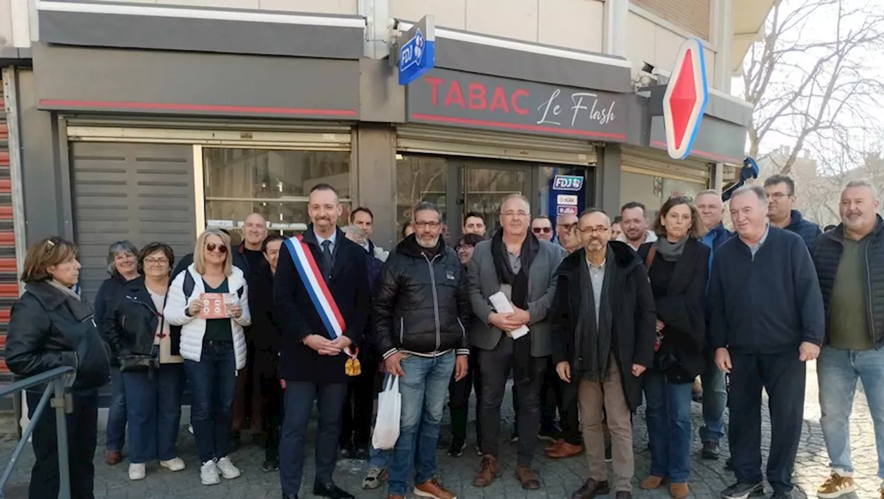 Buralistes de Béziers manifestent contre les augmentations de prix et la vente de tabac illicite