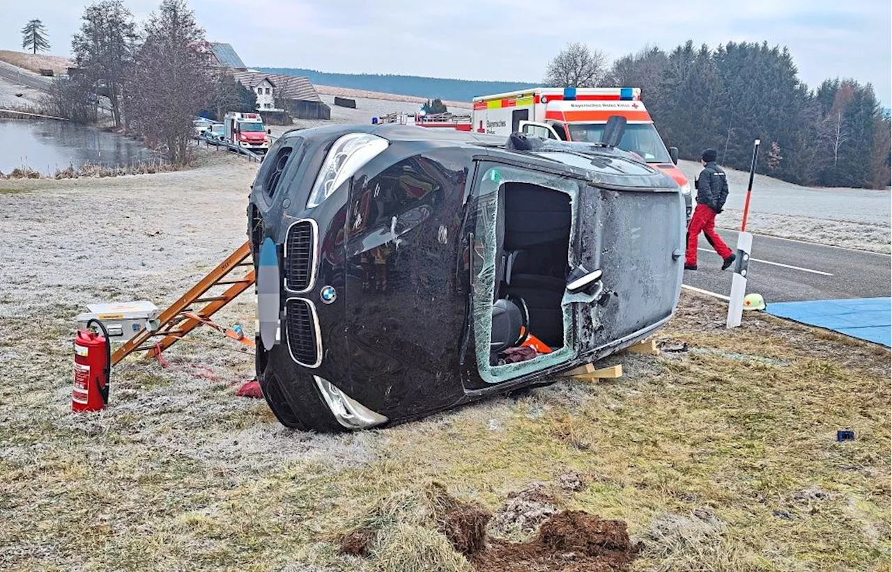 Autofahrerin nach Unfall auf der CHA 15 in der Region Regensburg gerettet