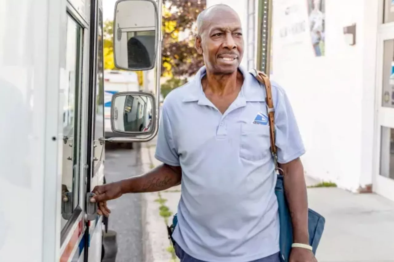 Long Island Mail Carrier Honored for 30-Year Career