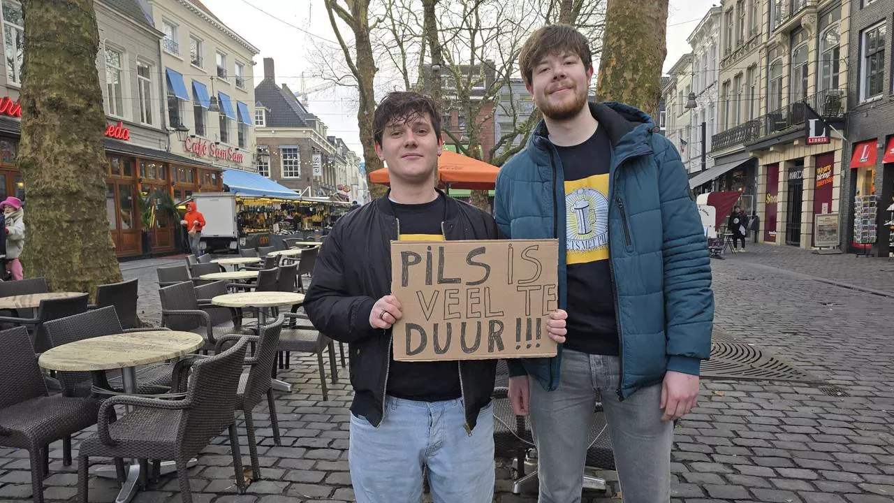 Senne en Tyn vinden bier te duur en maken er een carnavalslied over