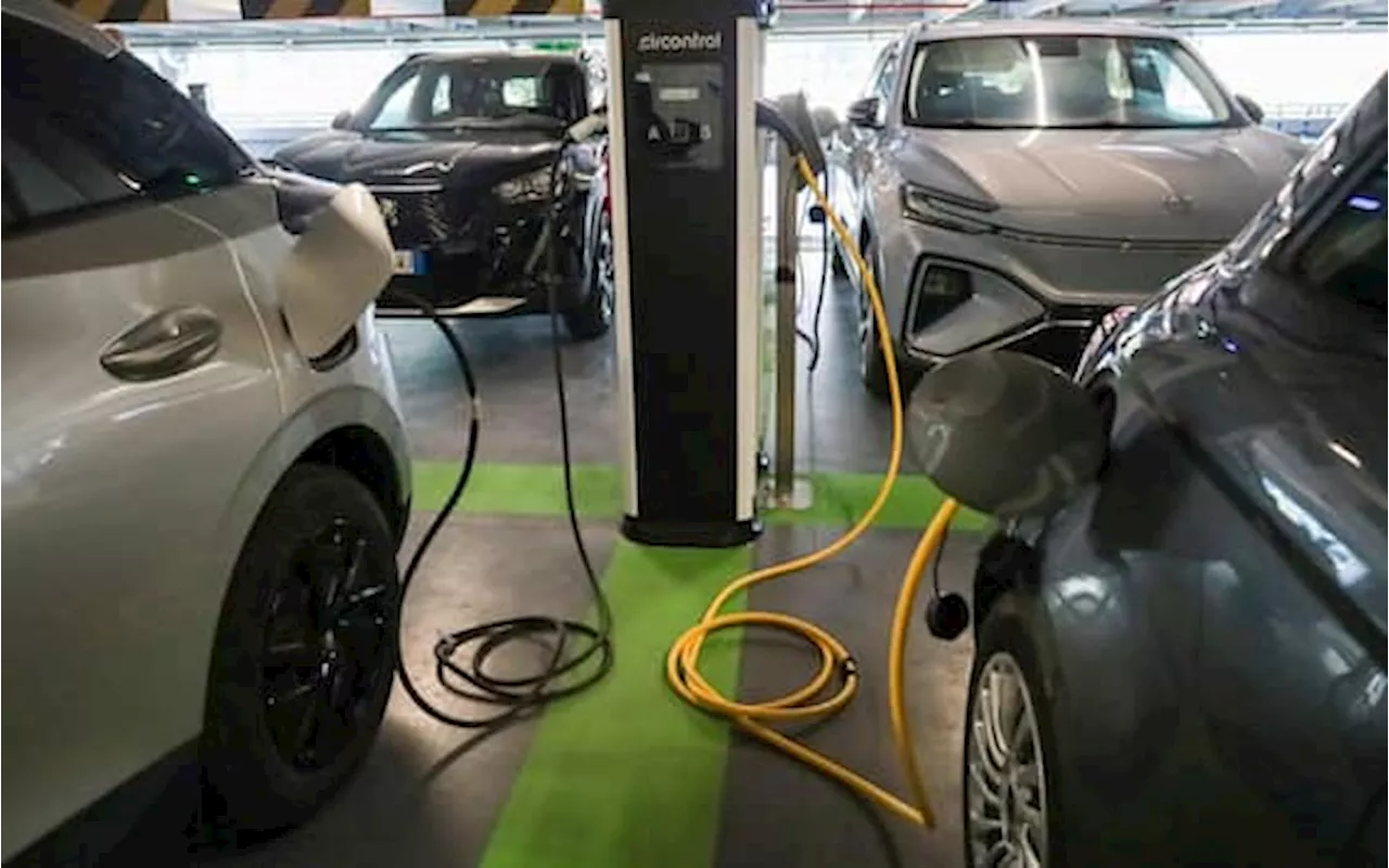 Auto elettriche, a Milano la più grande stazione di ricarica in Italia. Cosa sappiamo