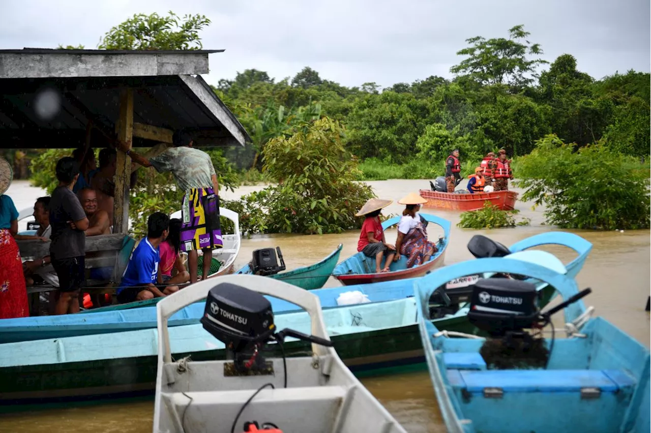 Floods: S'wak longhouse becomes 'island' cut off for three weeks