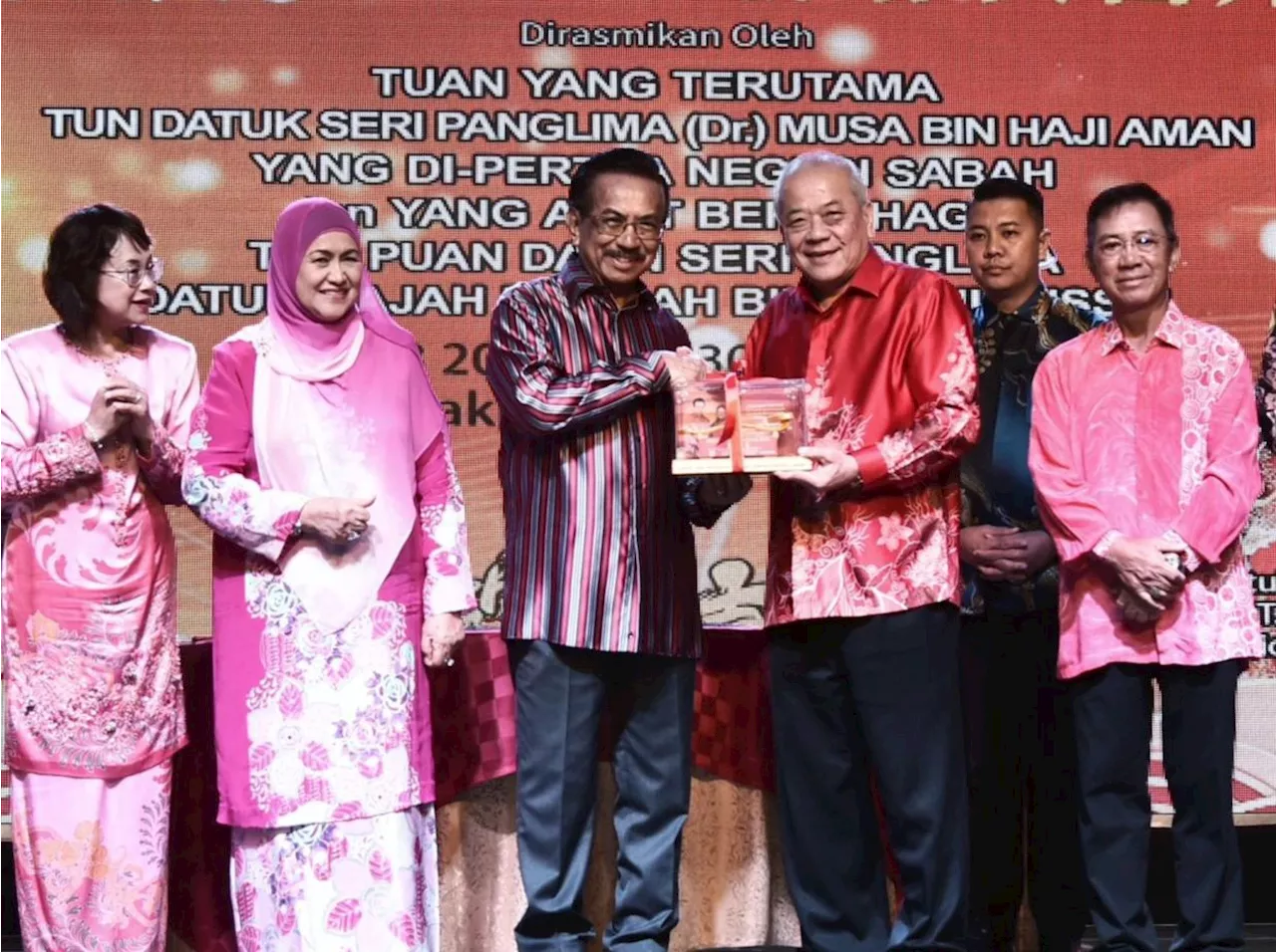 Sabah CM Hails Chinese Community for Support in State's Progress