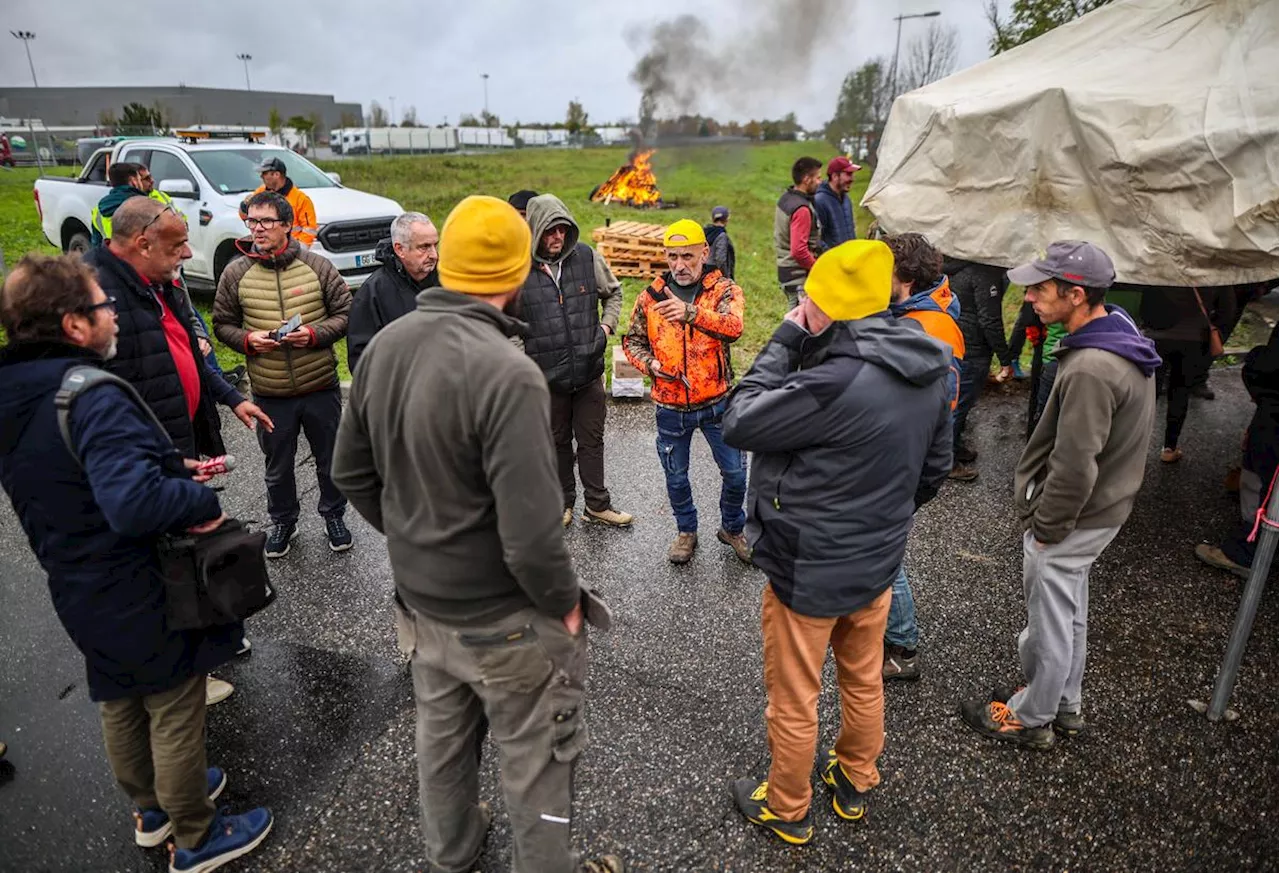 Seize Agriculteurs de la CR 47 Convoqués à la Gendarmerie : « On N'ira Pas. On Veut Voir Notre Avocat Avant »