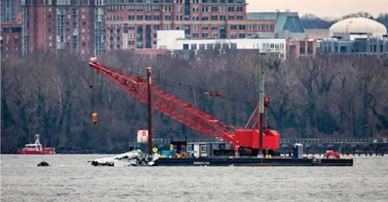 Potomac River Recovery Efforts Continue After Deadly US Helicopter and Passenger Jet Collision