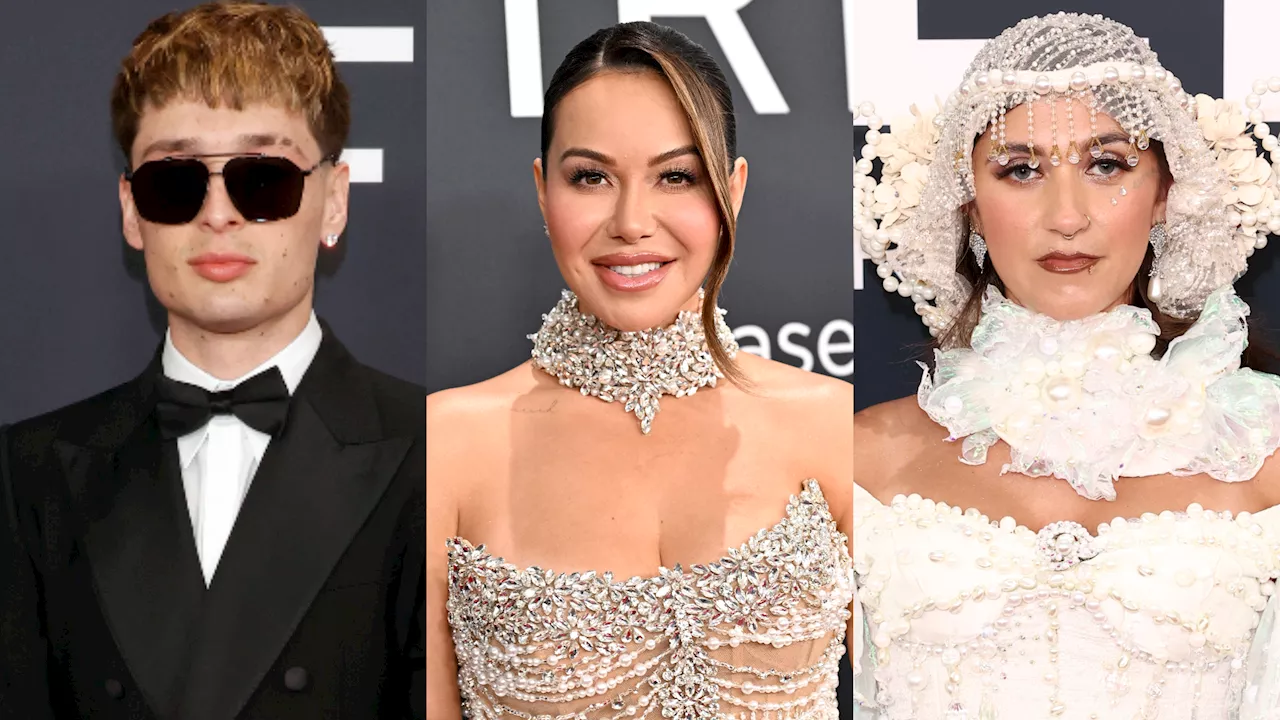 Los looks de los Premios GRAMMY: Peso Pluma sorprende con nueva imagen en la alfombra roja