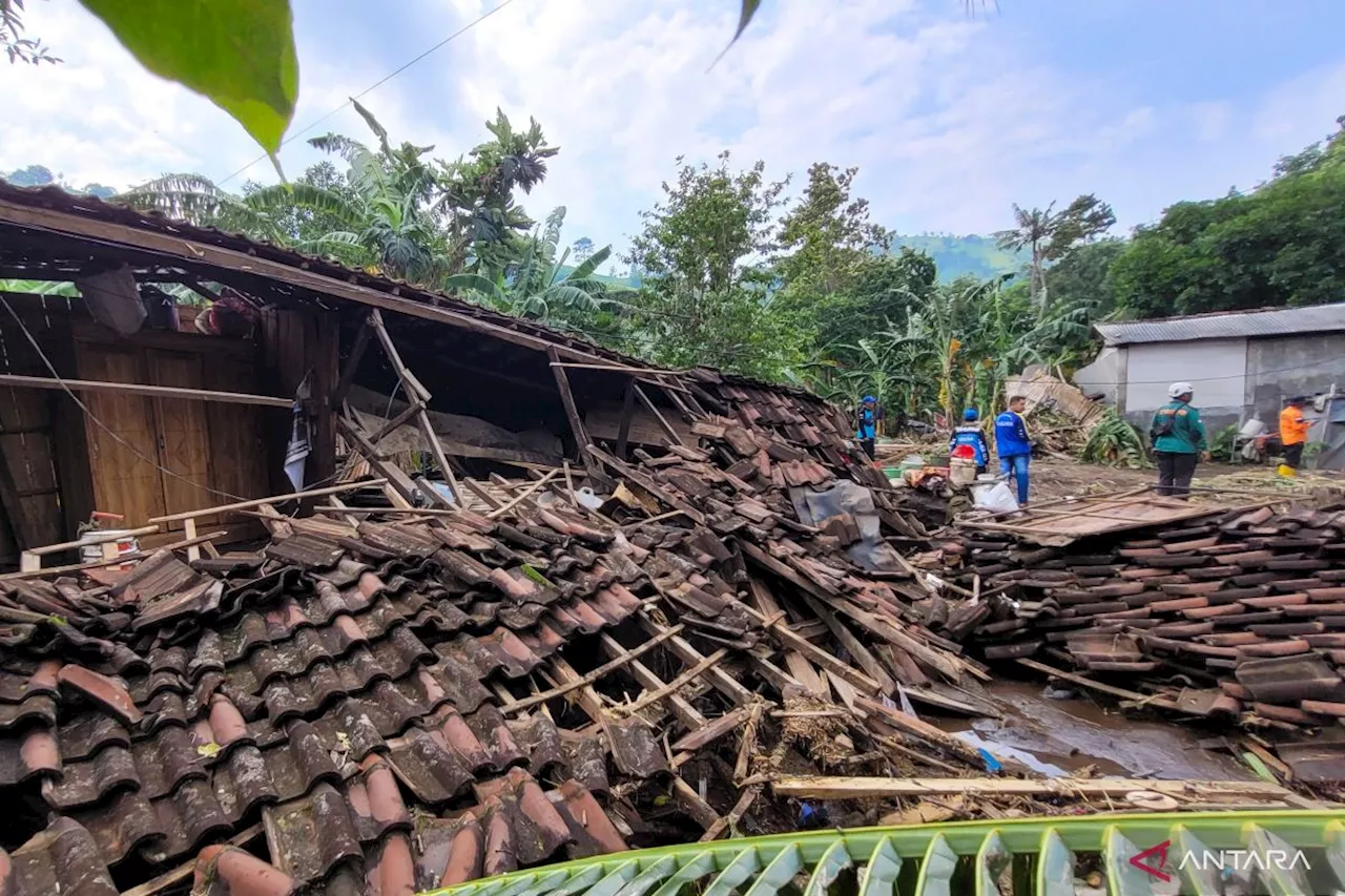 Ratusan Rumah di Situbondo Diguncang Banjir Bandang