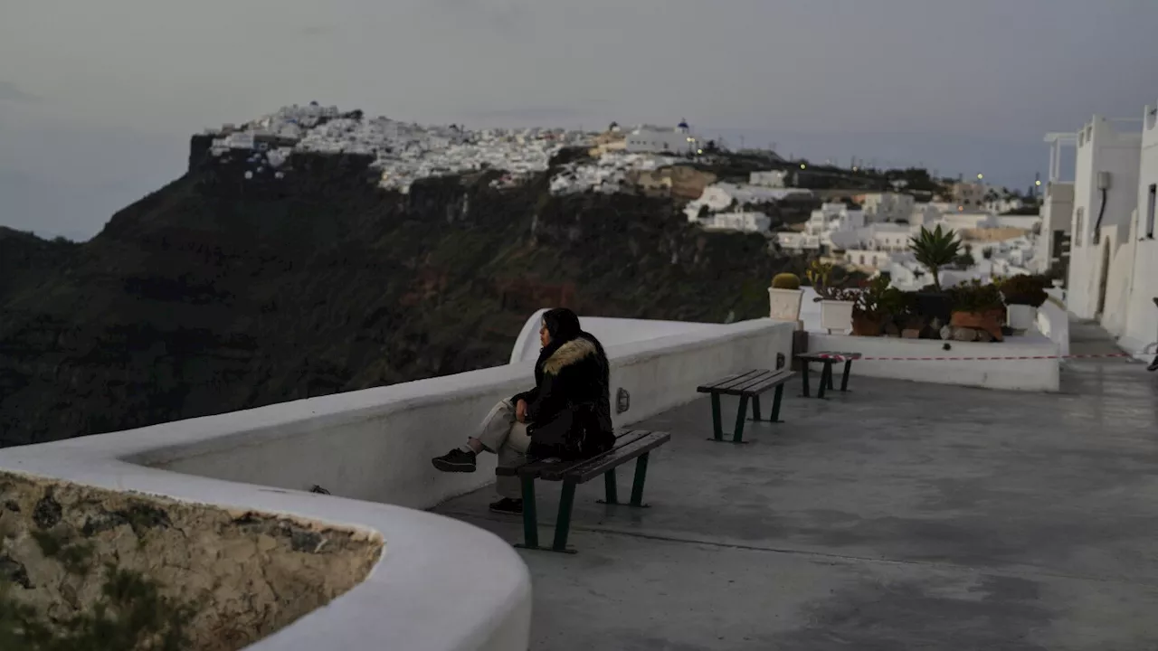 As quakes rattle Greek islands, a few brave tourists enjoy having Santorini to themselves