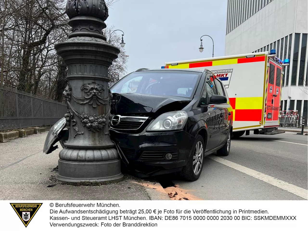 Ehepaar nach Verkehrsunfall verletzt in Krankenhäuser transportiert