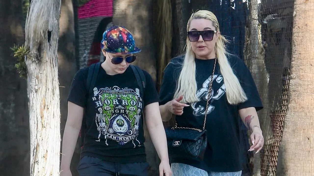 Amanda Bynes Spotted Shopping in Los Angeles Without Engagement Ring