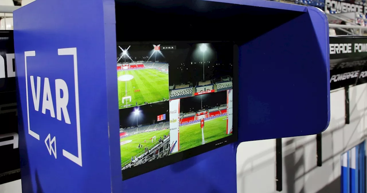 La IFAB estudiará la implementación de un VAR 'económico' en el fútbol