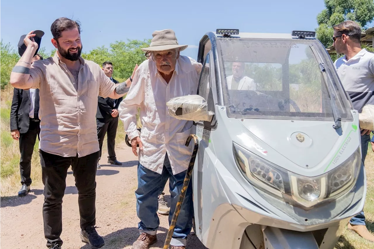 José Mujica agradece a Gabriel Boric por 'vivir con causa'; asegura que al mundo le hace falta 'corazón y compasión'