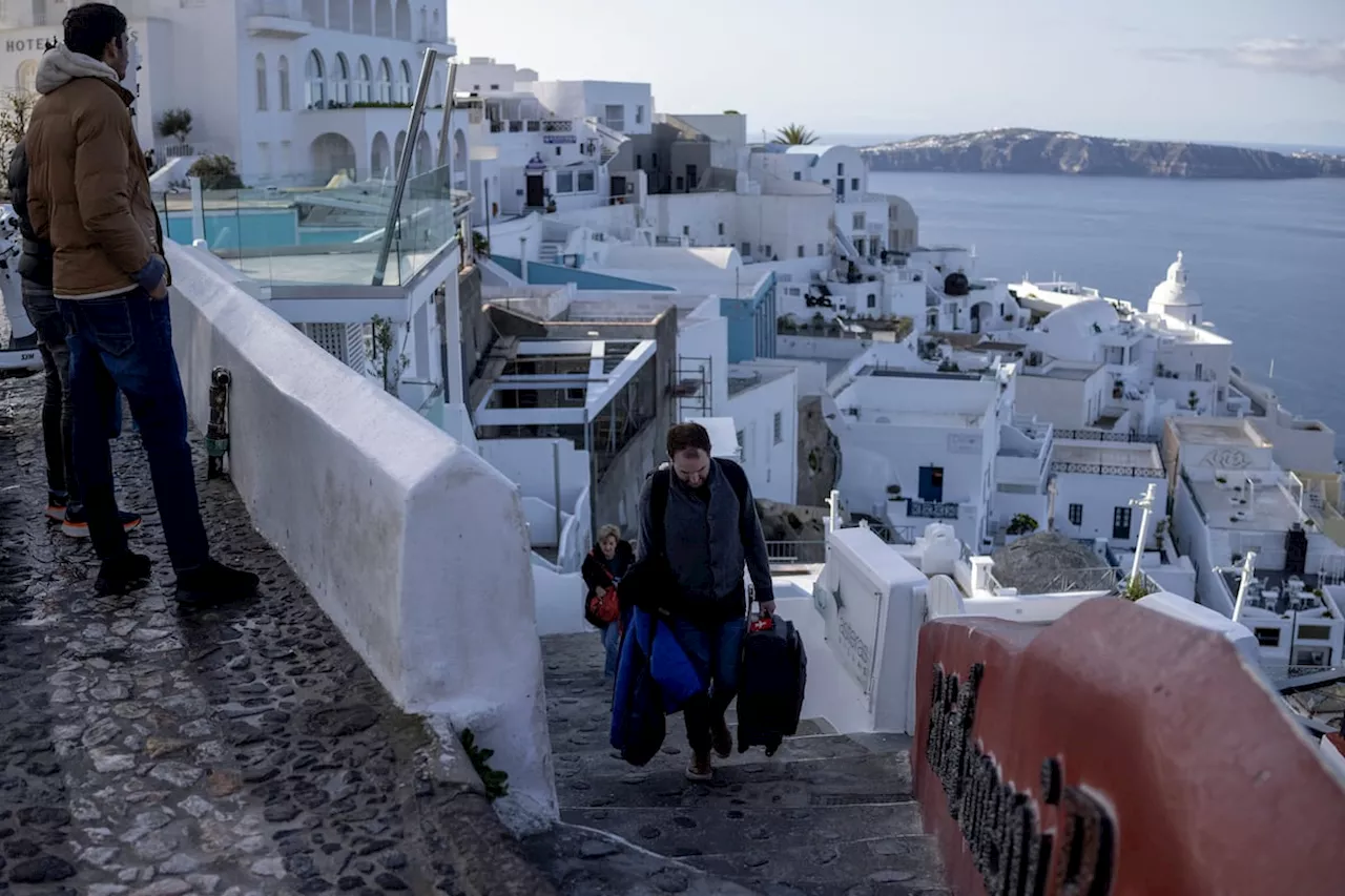 Santorini Se Esvazia Frente ao Medo de um Grande Terremoto