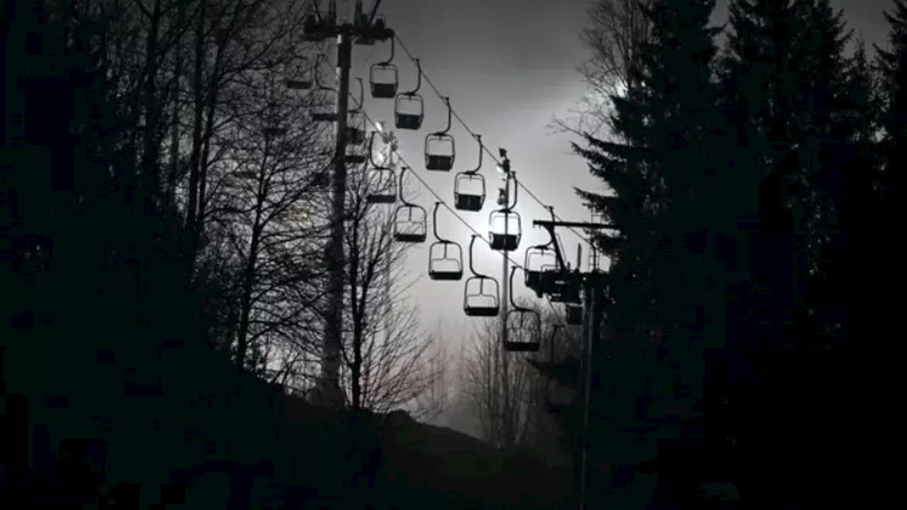 Ski Lift Chair Falls 20 Feet, Injuring One at New Hampshire Resort