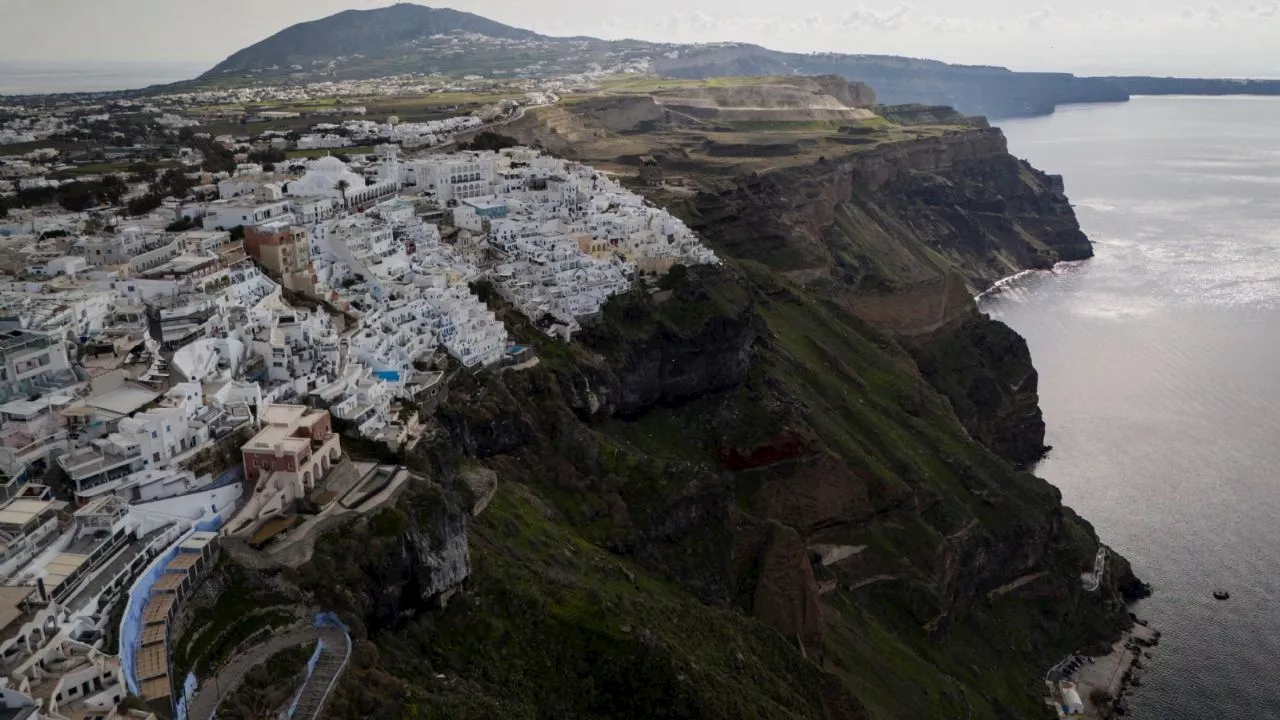 Santorini en alerta por enjambre sísmico