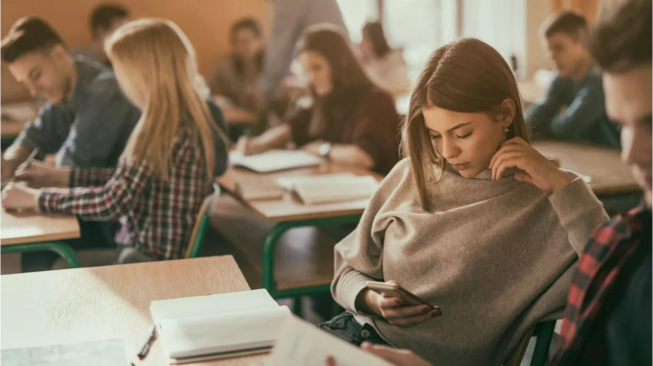  Alarmierend! 74 % der Lehrer wollen Handy-Verbot