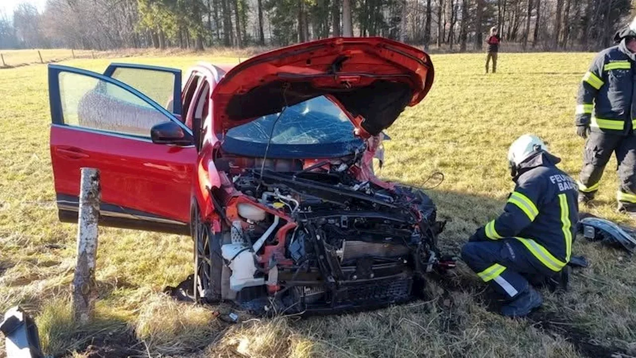  Auto kracht in mit 100 Menschen vollbesetzten Zug