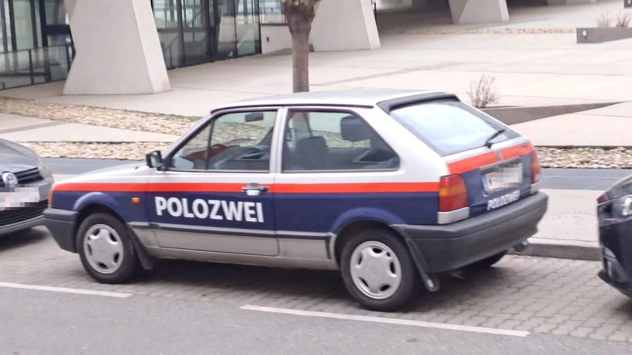 VW Polo im Streifenwagen-Look sorgt für Schrecksekunden in Wien