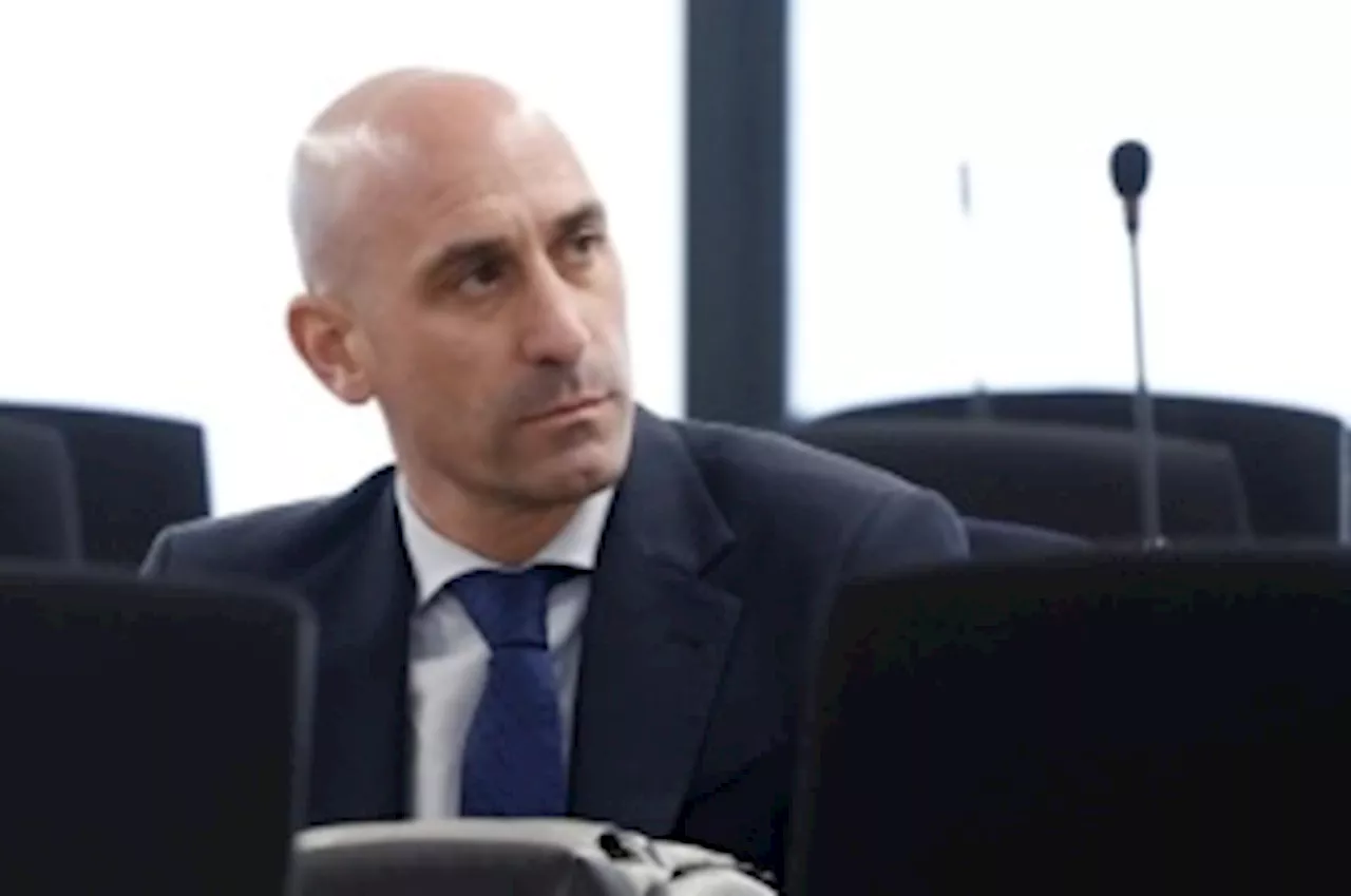 スペインサッカー連盟前会長、女子選手への無理やりキス事件の裁判始まる