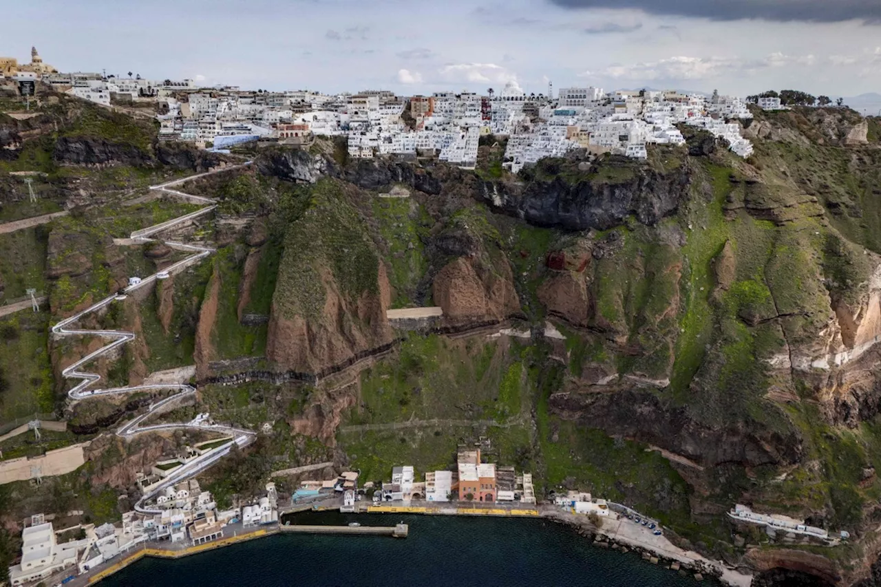 Santorini em estado de alerta: Mais de 7.000 pessoas abandonam ilha em meio a terremotos sem precedentes