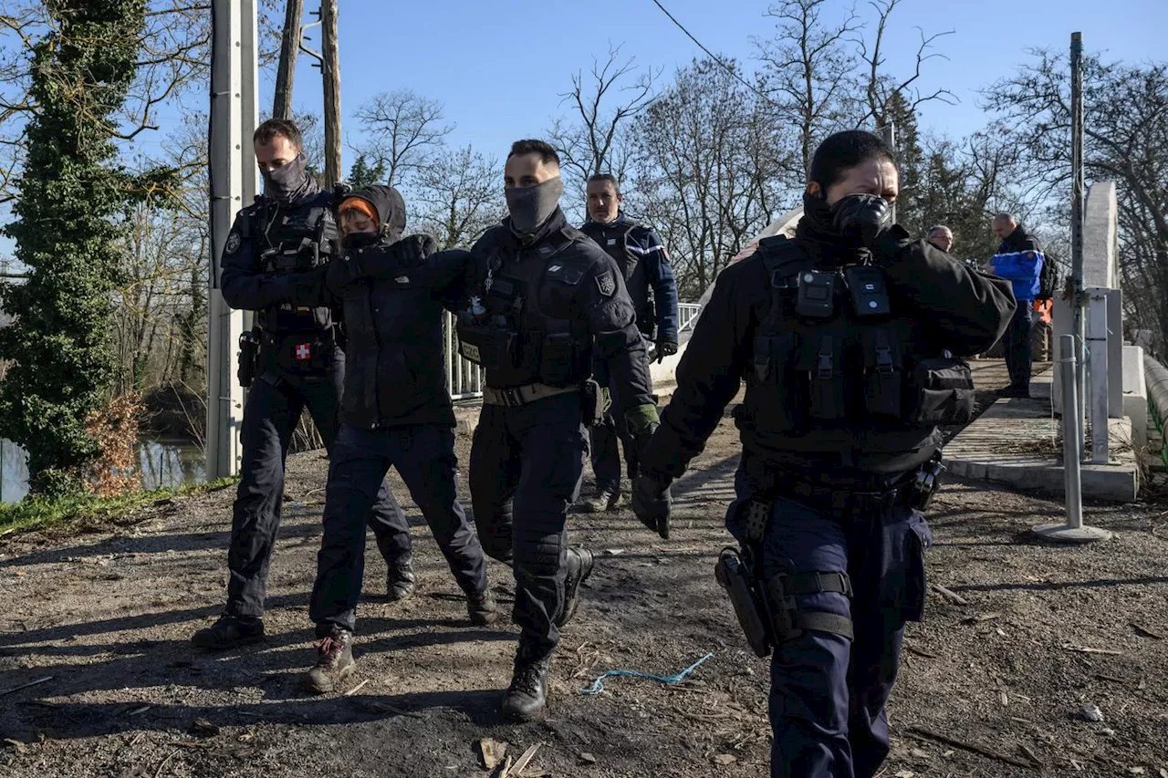 Gendarmerie évacue un campement de militants écologistes près de Toulouse