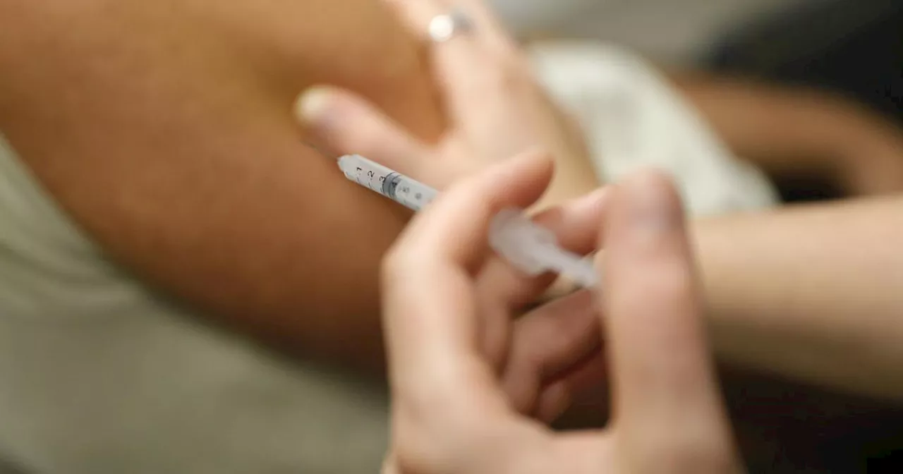 Les vaccins anti-Covid en France sont sûrs, affirme l'ANSM