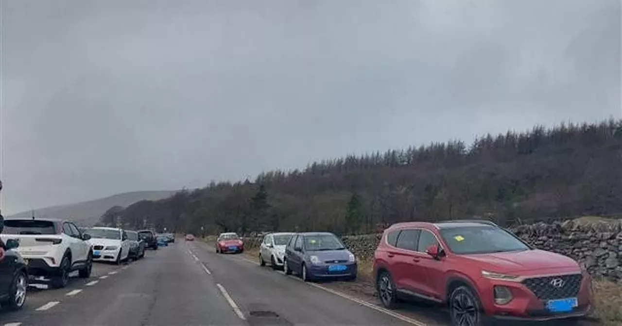 Parking chaos continues at Peak District beauty spot with police warning issued