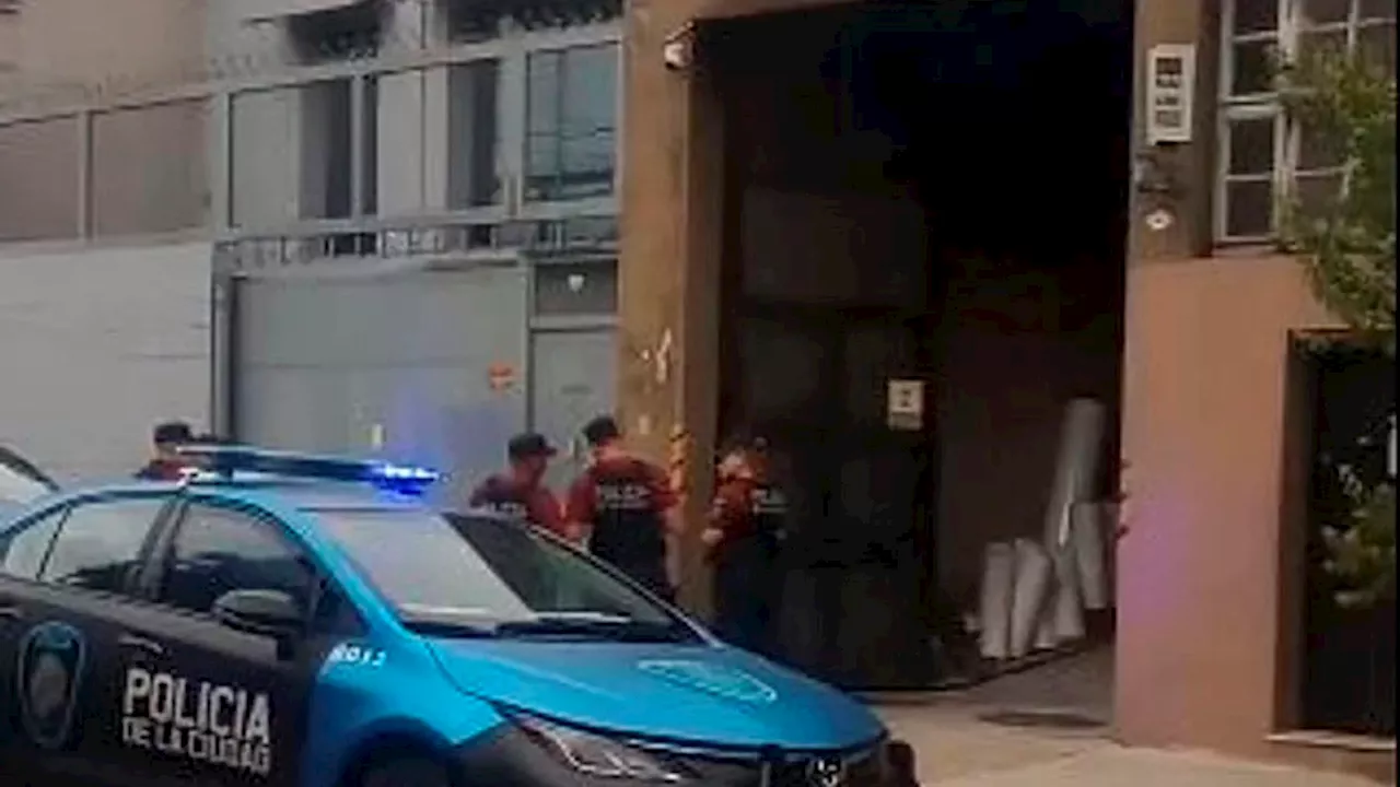 Tragedia en una imprenta: hallazgo de cuerpo tras incendio y escrituras con quejas