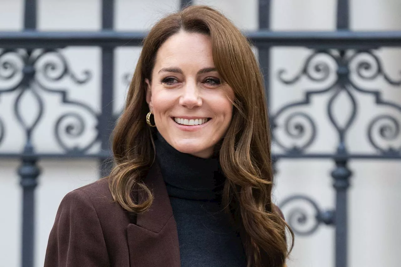 Princess Kate Holds Hands With Schoolgirl During National Portrait Gallery Visit