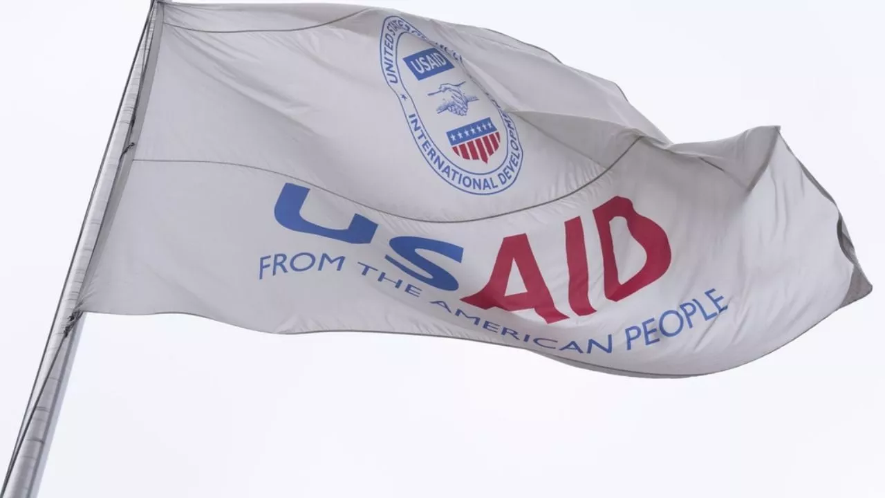 Trump y Musk impulsan el desmantelamiento de USAID, la principal agencia de ayuda humanitaria