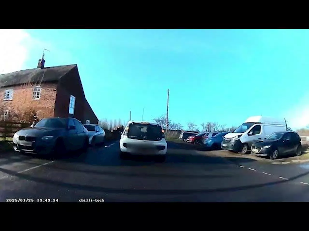 Near Miss of the Day 920: Driver Overtakes Cyclist Without Thought