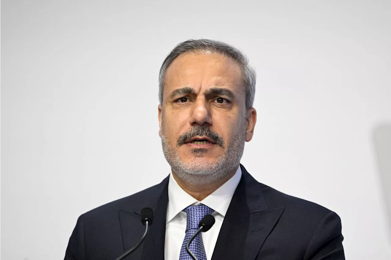 فيدان: تركيا تعارض اقتراح ترامب لإعادة توطين الفلسطينيين خارج غزة