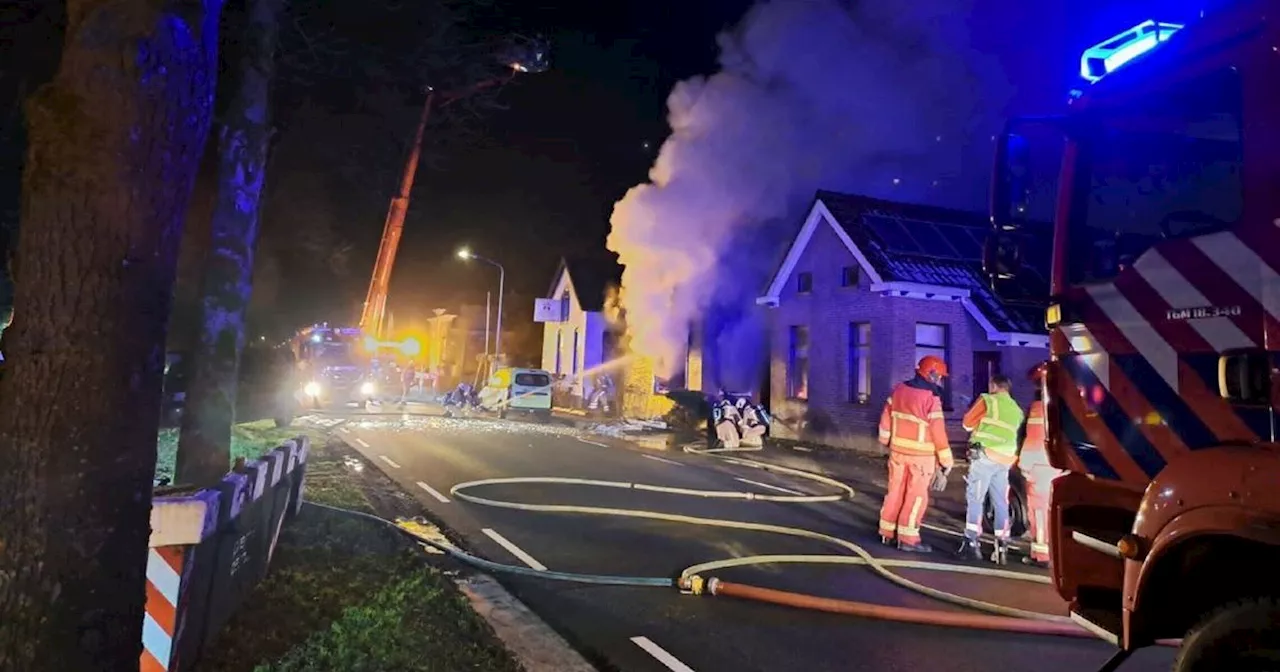 Brand na explosie Valthermond onder controle, twee gewonden