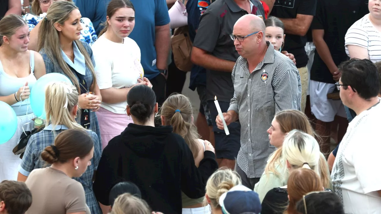 Hundreds pay tribute to 17-year-old killed by shark in Qld at heartfelt vigil