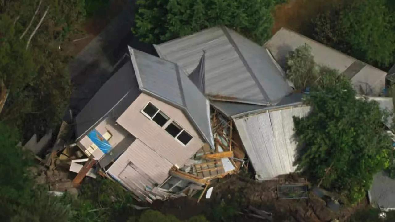 Vic govt announces inquiry into McCrae landslide