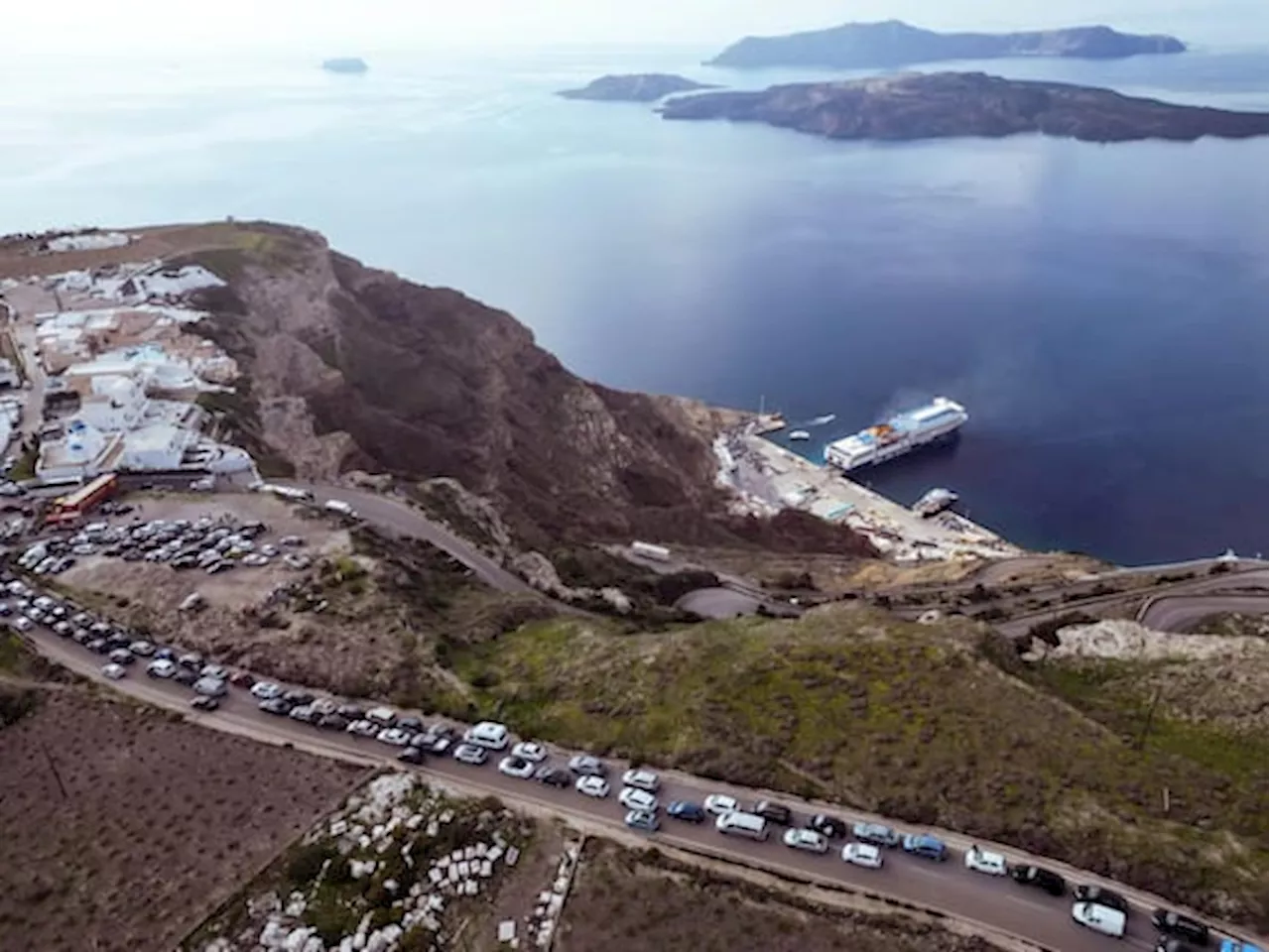 Terremoto a Santorini, sciame sismico e scosse sottomarine: cosa succede