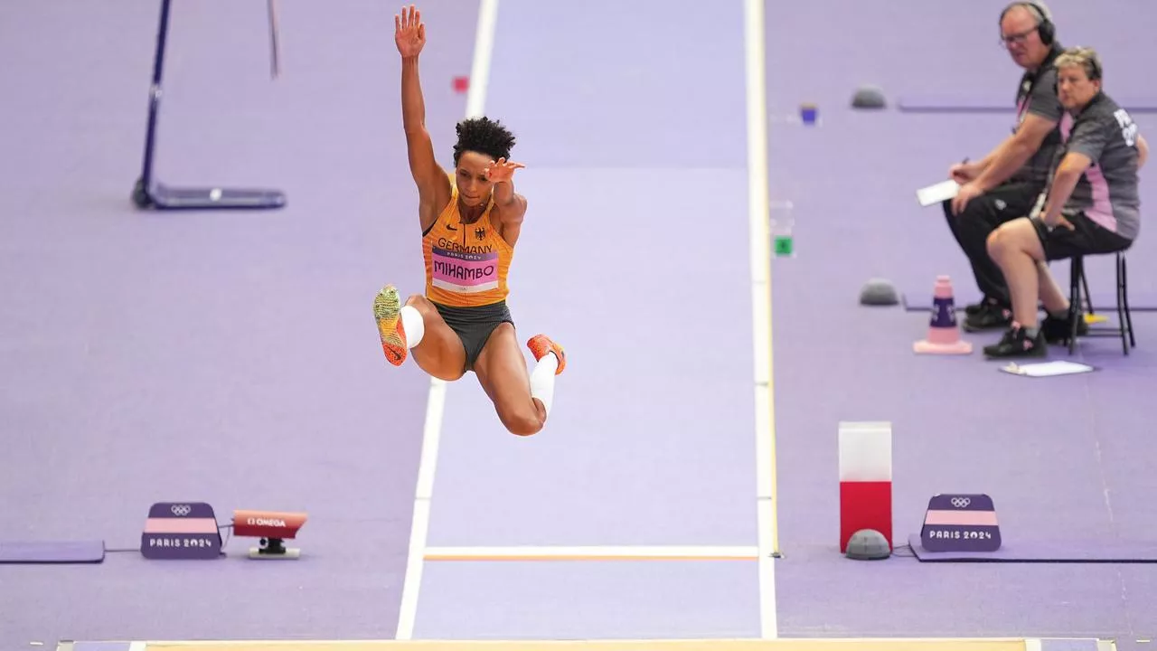 Neuerung im Weitsprung: Malaika Mihambo testet die neue Absprungzone beim ISTAF in Düsseldorf