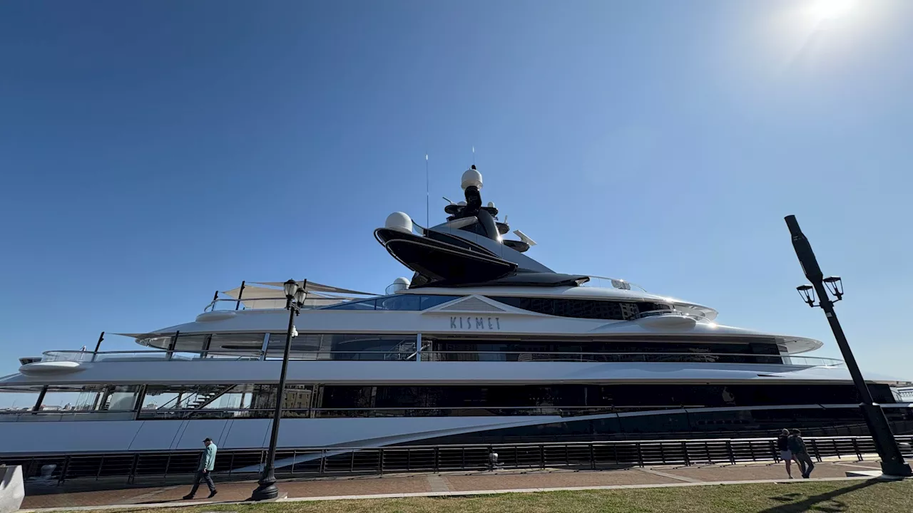 $450 Million Superyacht Stops Traffic on Mississippi River