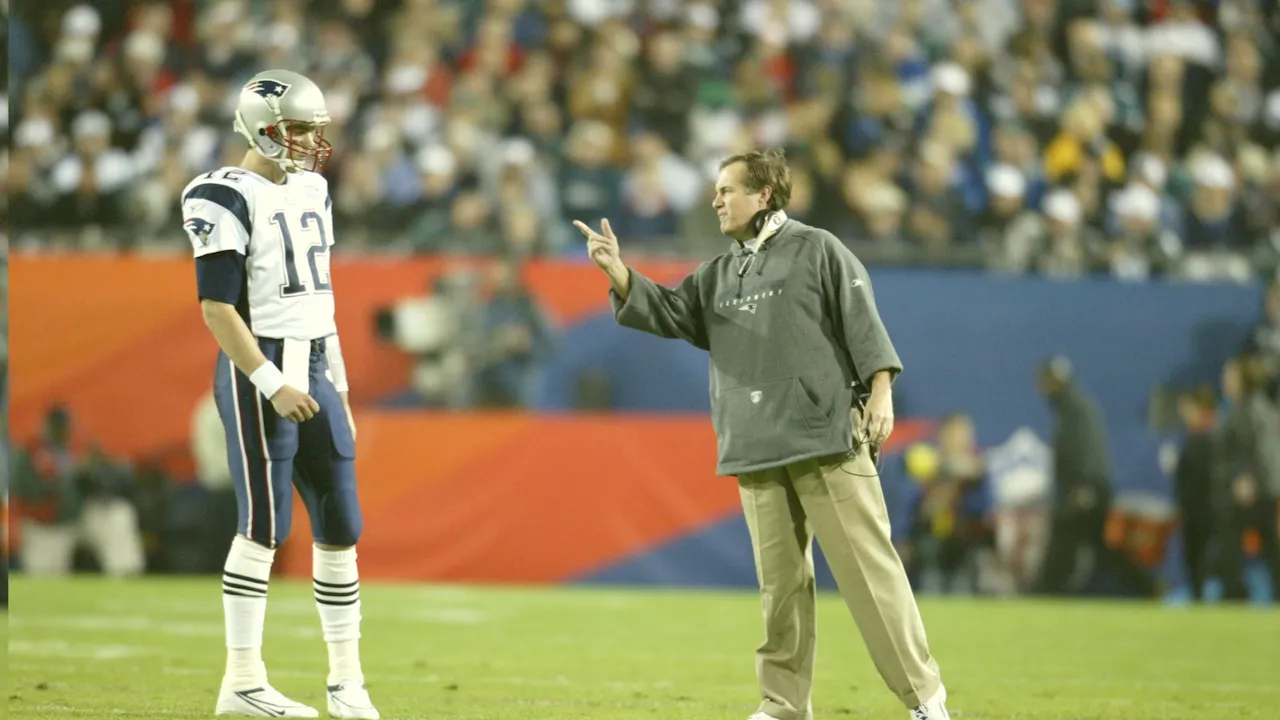 – Bill Belichick praised Tom Brady for averting disaster on play that went wrong in Su...