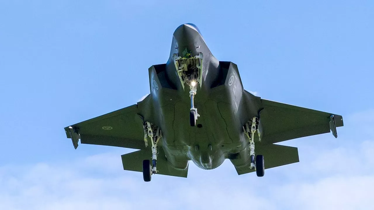 Forsvarsminister Gram må gå etter Riksrevisjonens kritikk av F-35-anskaffelsen