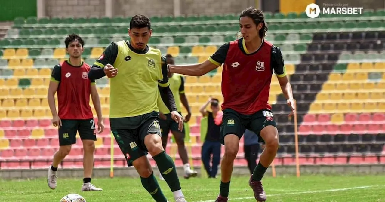 Nicolás Hernández firma su contrato con Atlético Bucaramanga después de vencer el cáncer