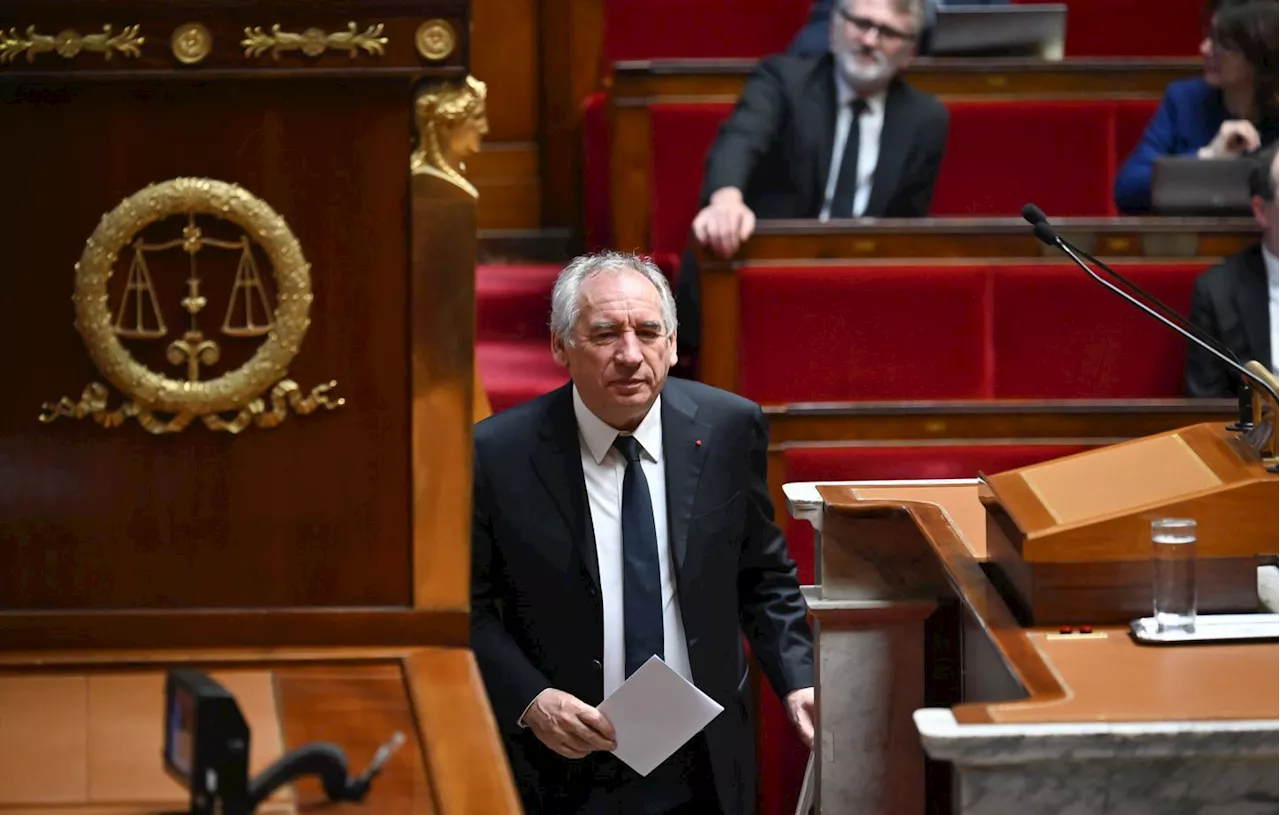 François Bayrou face à une vague de motions de censure