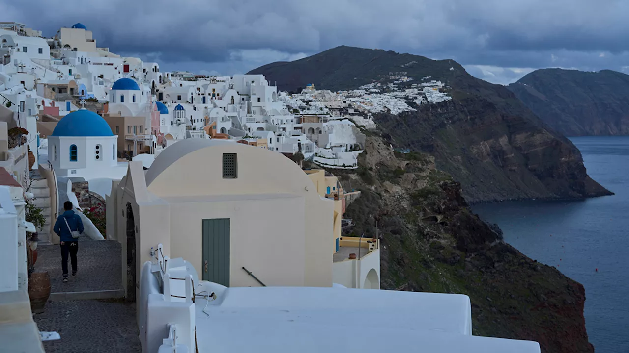 Thousands Flee Santorini as Hundreds of Earthquakes Rock Greek Island