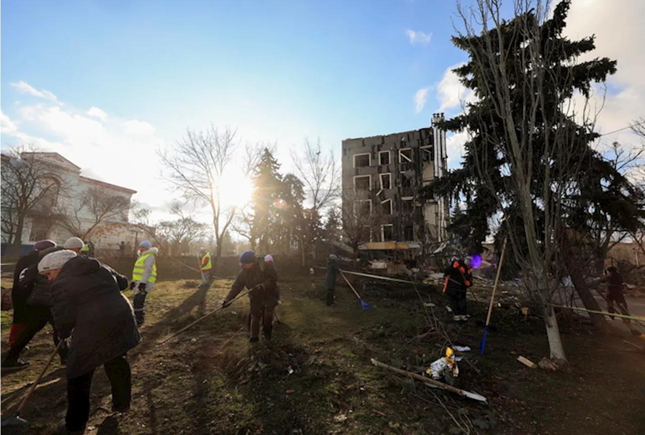 Un razzo ha colpito il centro di Izyum,nella zona di Kharkiv