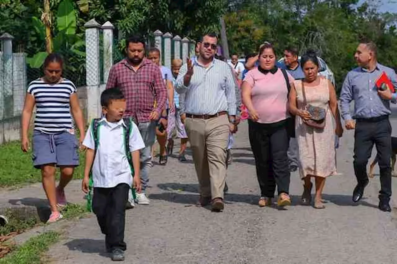 Alcalde atiende necesidades de comunidades Chiconcoa