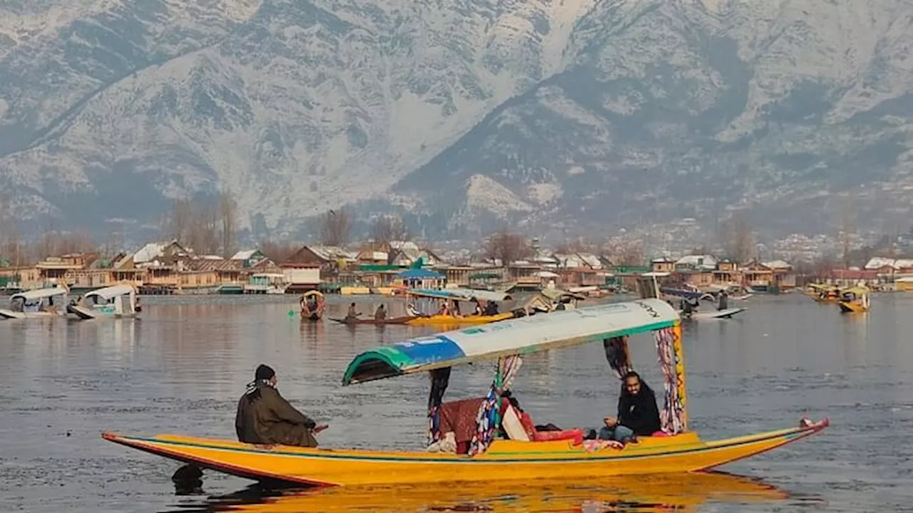 Weather Report : जम्मू-कश्मीर में छाए बादल, आज बारिश और बर्फबारी के आसार; कुछ दिन बाद फिर बदलेगा मौसम